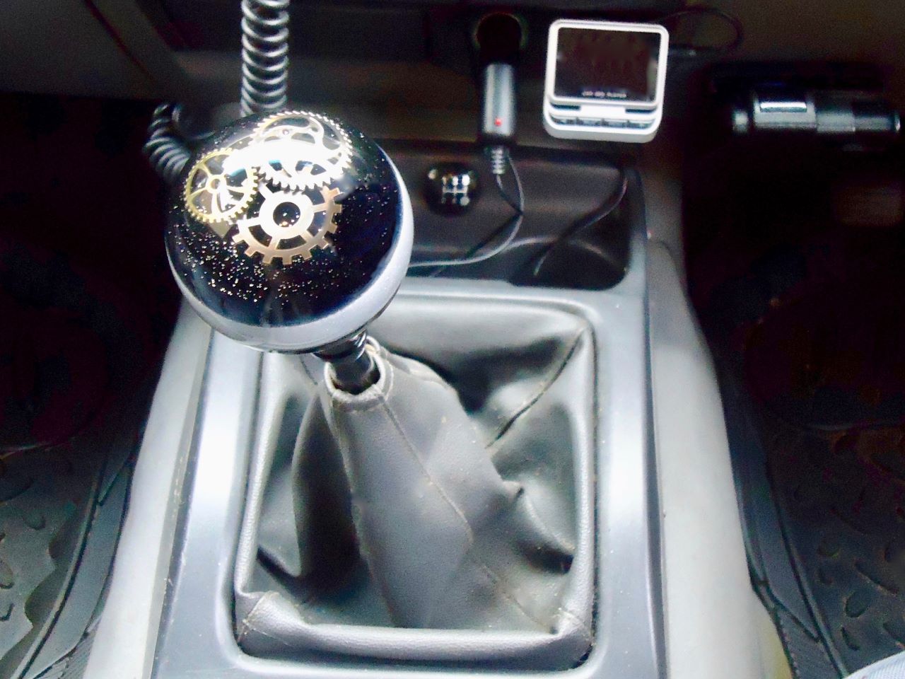 KymCast » Do weighted gear knobs make a difference?